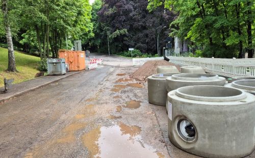 Erneuerung von Trinkwasser- und Regenwasserleitungen Helbersdorfer Straße Chemnitz, G.E.O.S. übernimmt Planung für Fahrbahnerneuerung