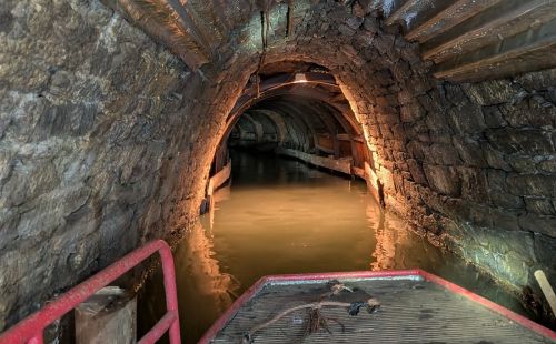 G.E.O.S.-Hydrogeologen erkunden Schaubergwerk bei Mittweida im Zschopautal: Bergbaugeschichte und Naturerlebnis
