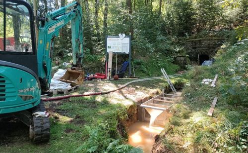 G.E.O.S. baut Messwehre am Roten Graben - neue Abfluss- und Gütedaten liefern Datenbasis für Sanierung